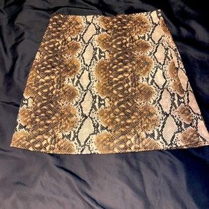 Snake print fitted skirt size small forever 21